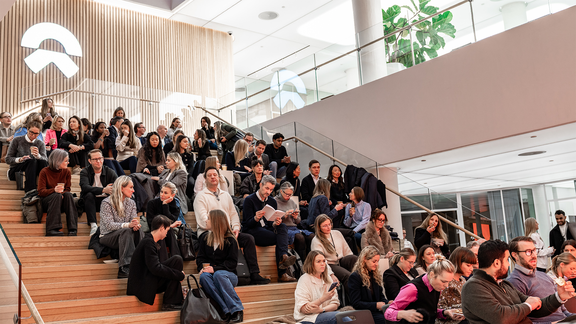 Publikum f&oslash;lger n&oslash;ye med p&aring; foredraget